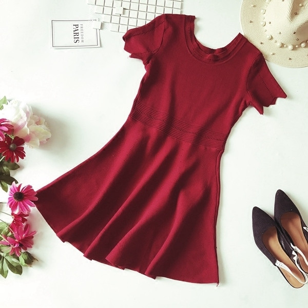 Καθημερινό γυναικείο φόρεμα σε κόκκινο χρώμα