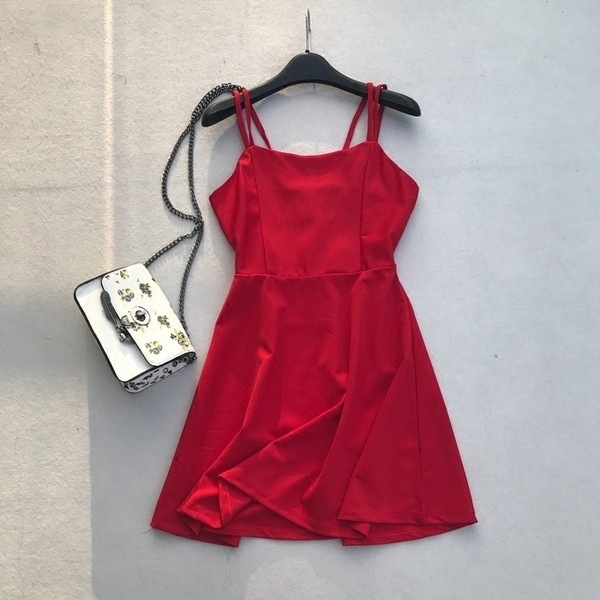 Καθημερινό γυναικείο φόρεμα με λεπτές λωρίδες σε μαύρο και κόκκινο χρώμα