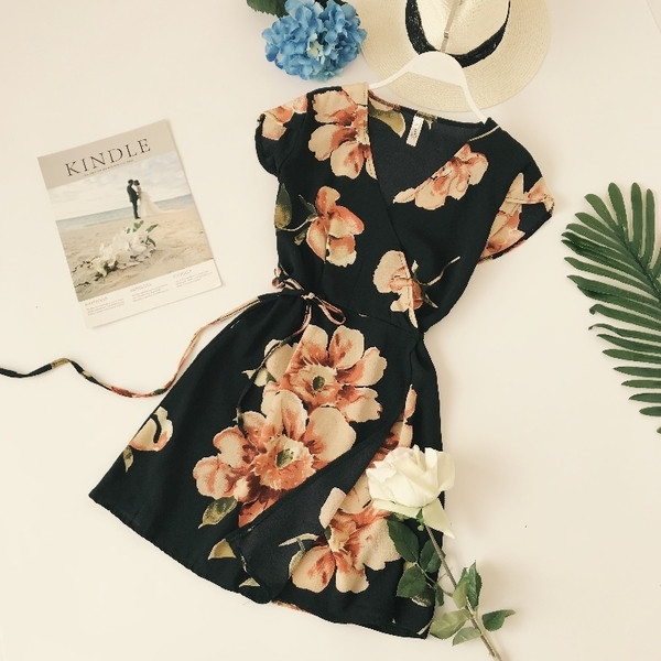 Κομψό γυναικείο φόρεμα με floral μοτίβο