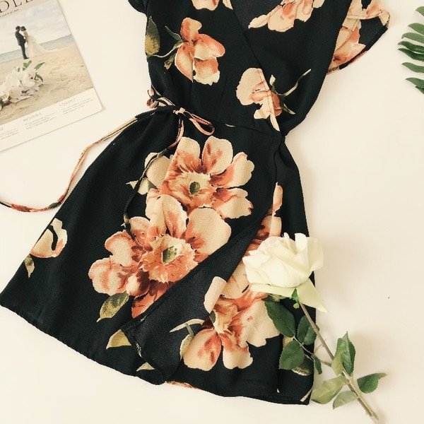 Κομψό γυναικείο φόρεμα με floral μοτίβο