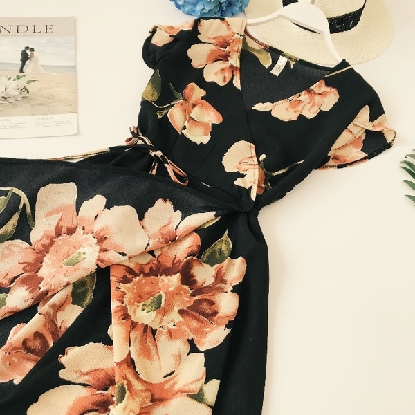 Κομψό γυναικείο φόρεμα με floral μοτίβο