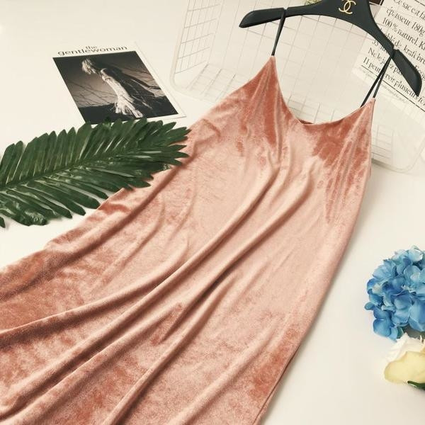 Κομψό γυναικέιο φόρεμα με λεπτές λωρίδες σε μαύρο, γκρι και ροζ χρώμα