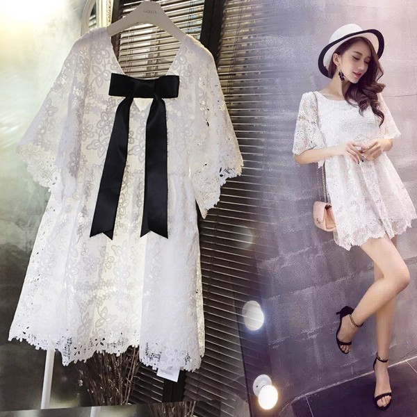 Γυναικέιο φόρεμα από δαντέλα με λευκή κορδέλα