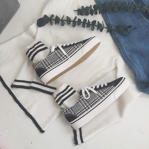 Κομψά γυναικεία πάνινα παπούτσια, δύο μοντέλα