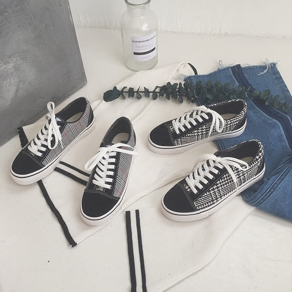 Κομψά γυναικεία πάνινα παπούτσια, δύο μοντέλα