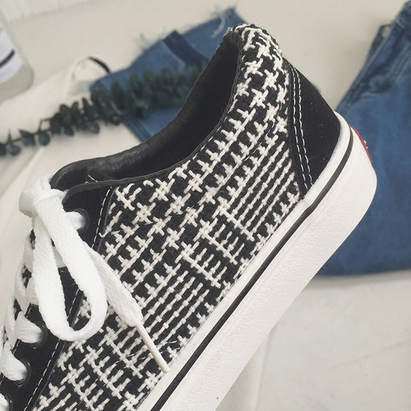 Κομψά γυναικεία πάνινα παπούτσια, δύο μοντέλα