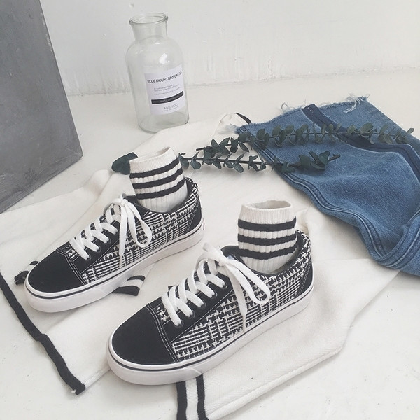 Κομψά γυναικεία πάνινα παπούτσια, δύο μοντέλα