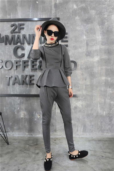 Κομψό γυναικείο σύνολο με κολάρο σε σχήμα O και πέτρες σε διάφορα χρώματα