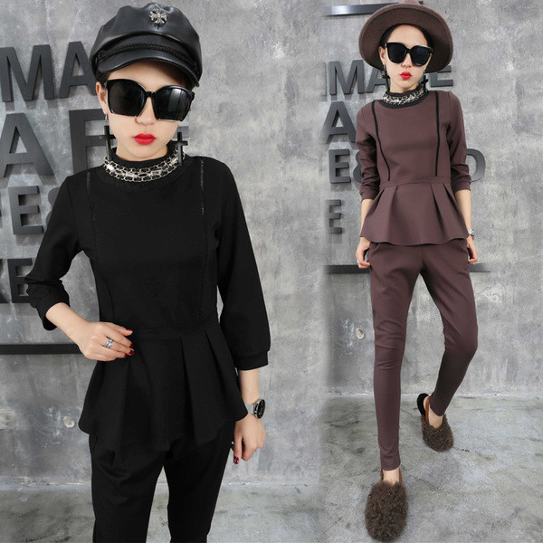 Κομψό γυναικείο σύνολο με κολάρο σε σχήμα O και πέτρες σε διάφορα χρώματα