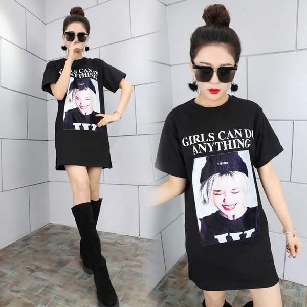 Αθλητικό γυναικείο μπλουζάκι σε χαλαρό στιλ με εκτύπωση και επιγραφή σε διάφορα χρώματα