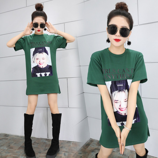 Αθλητικό γυναικείο μπλουζάκι σε χαλαρό στιλ με εκτύπωση και επιγραφή σε διάφορα χρώματα