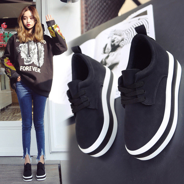 Κομψά γυναικεία αθλητικά παπούτσια σε μαύρο, γκρι και ροζ χρώμα