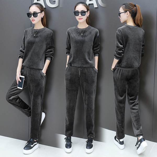 Γυναικείο αθλητικό-καθημερινό βελούδινο σύνολο δύο μερών σε δύο χρώματα