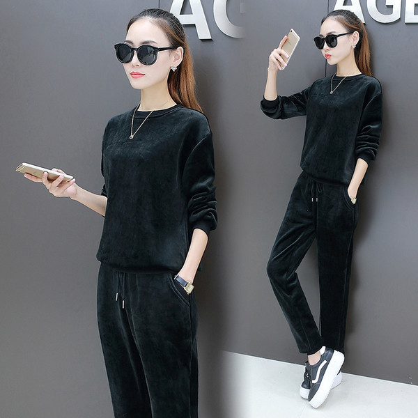 Γυναικείο αθλητικό-καθημερινό βελούδινο σύνολο δύο μερών σε δύο χρώματα