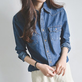 Cămașă de damă din denim sportiv-elegantă în culori deschise și închise