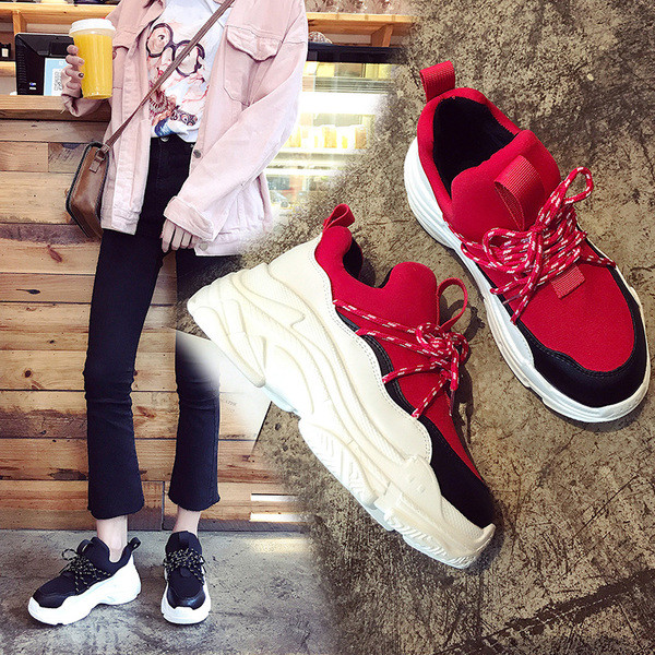 Αθλητικά άνετα γυναικεία παπούτσια σε μαύρο και κόκκινο χρώμα