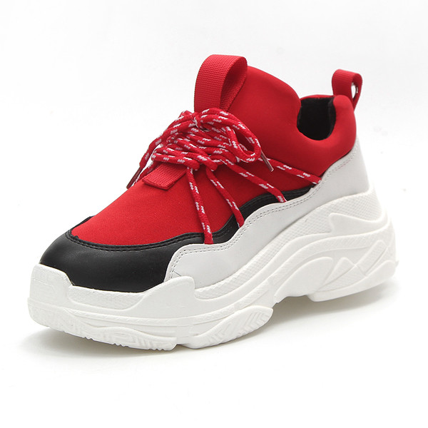 Αθλητικά άνετα γυναικεία παπούτσια σε μαύρο και κόκκινο χρώμα