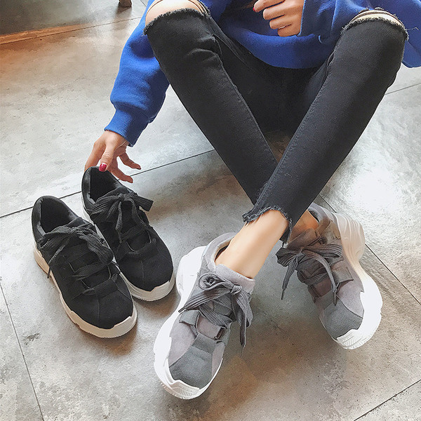 Αθλητικά casual γυναικεία παπούτσια σε μαύρο και γκρι χρώμα