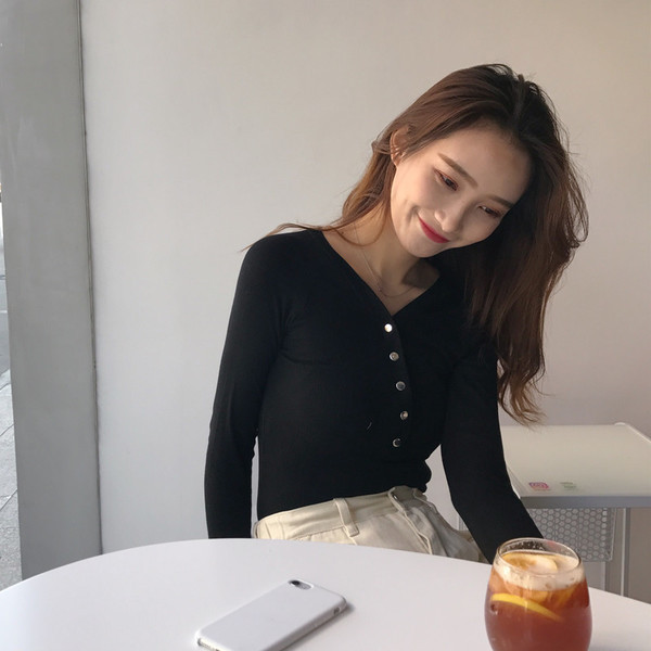 Γυναικείες μπλούζες  με ρυθμιζόμενα κουμπιά  σε τρία χρώματα