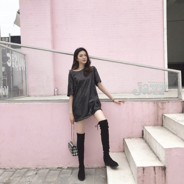 Κομψή γυναικεία μπλούζα με πούλιες σε δύο χρώματα