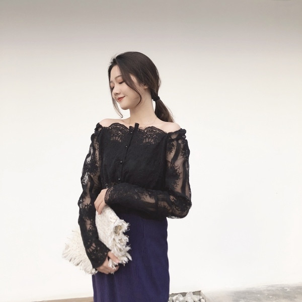 Γυναικεία μπλούζα με κεντήματα και διακοσμητικά μαργαριτάρια