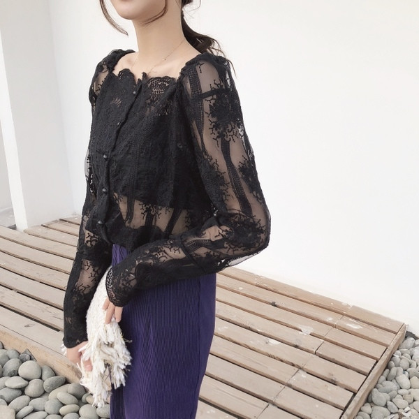 Γυναικεία μπλούζα με κεντήματα και διακοσμητικά μαργαριτάρια