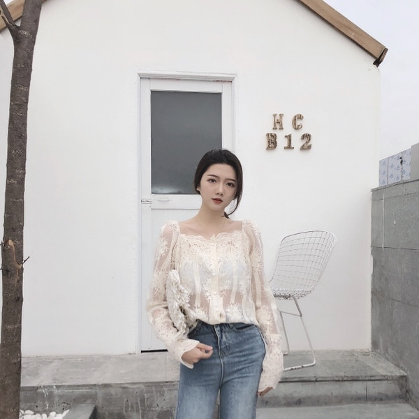 Γυναικεία μπλούζα με κεντήματα και διακοσμητικά μαργαριτάρια