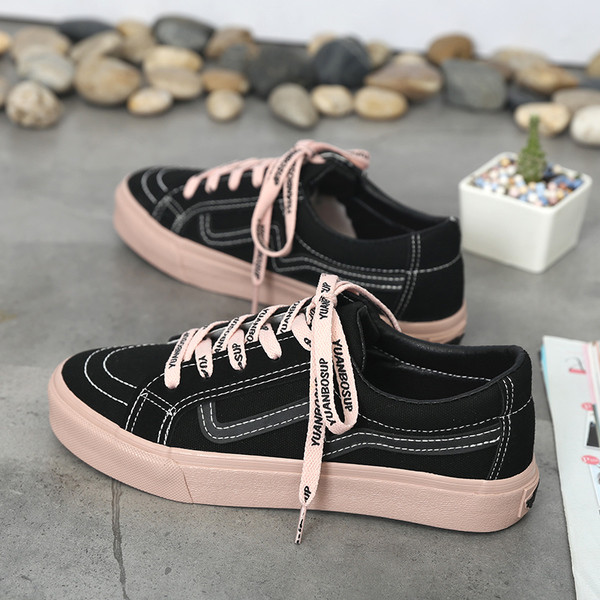 Καθημερινά γυναικεία αθλητικά παπούτσια για τρέξιμο με επίπεδη σόλα σε δύο χρώματα