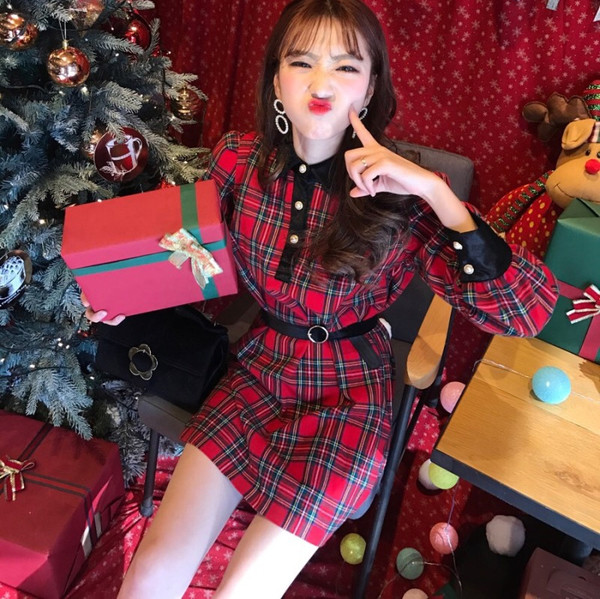 Μοντέρνο γυναικείο φόρεμα σε δύο χρώματα