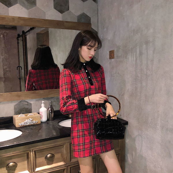 Μοντέρνο γυναικείο φόρεμα σε δύο χρώματα