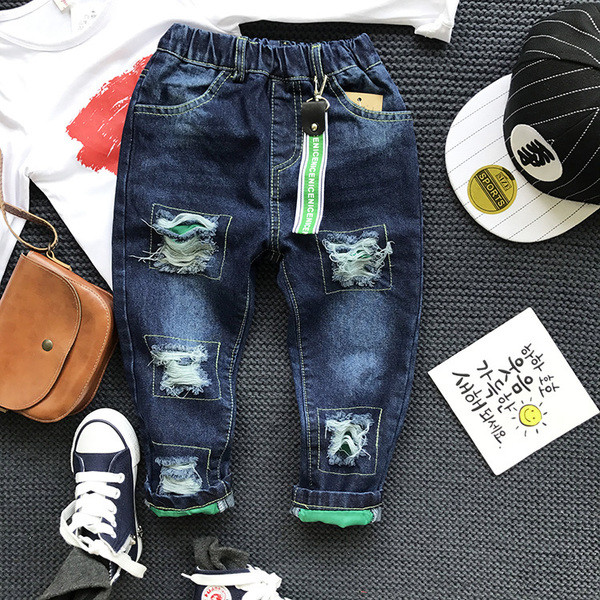 Αθλητικά-κομψά παιδικά τζιν για αγόρια με σκίσματα