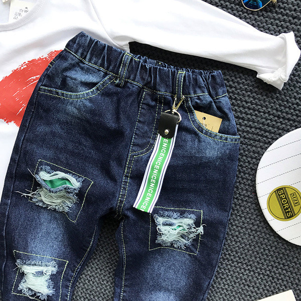 Αθλητικά-κομψά παιδικά τζιν για αγόρια με σκίσματα