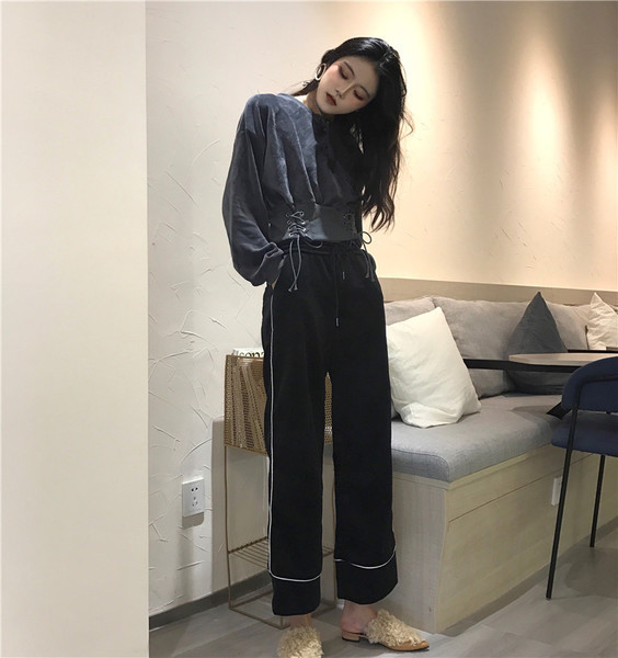 Σύγχρονη γυναικεία μπλούζα σε ελαφρό στυλ με κορσέδες σε δύο χρώματα