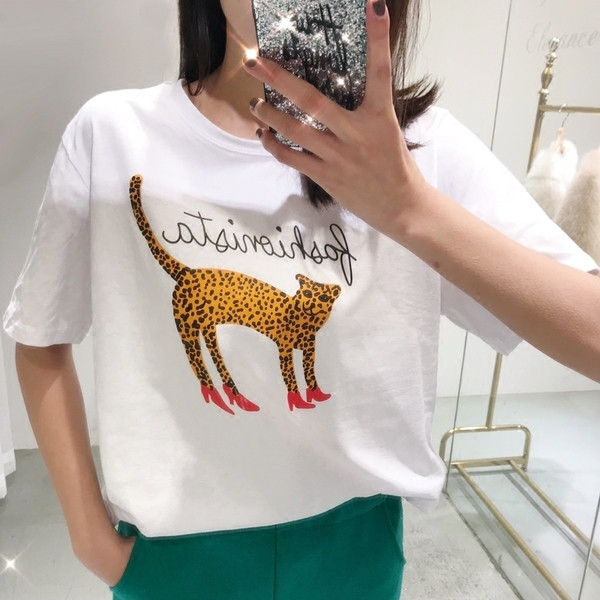 Κομψή, κοντομάνικη γυναικεία μπλούζα σε λευκό και μαύρο χρώμα