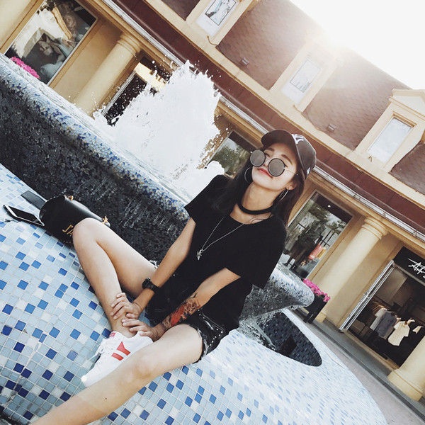 Γυναικείο μπλουζάκι σε μαύρο χρώμα