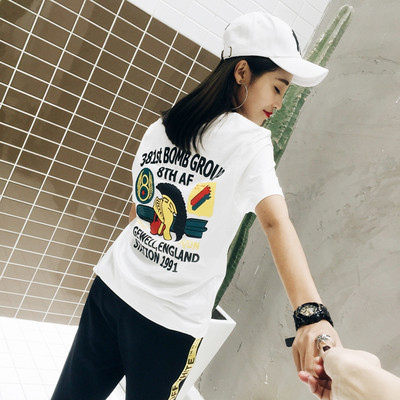 Tricou sport de damă cu inscripție și imprimeu pe spate alb-negru