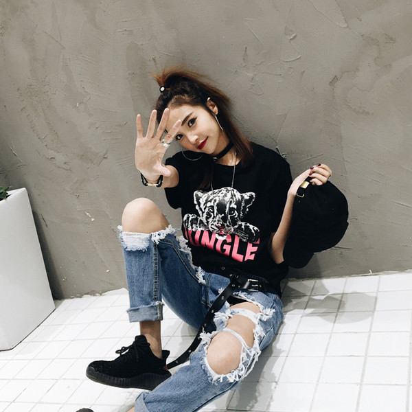 Γυναικεία αθλητικά μπλουζάκια κατάλληλα για τη καθημερινή ζωή σε λευκό και μαύρο χρώμα