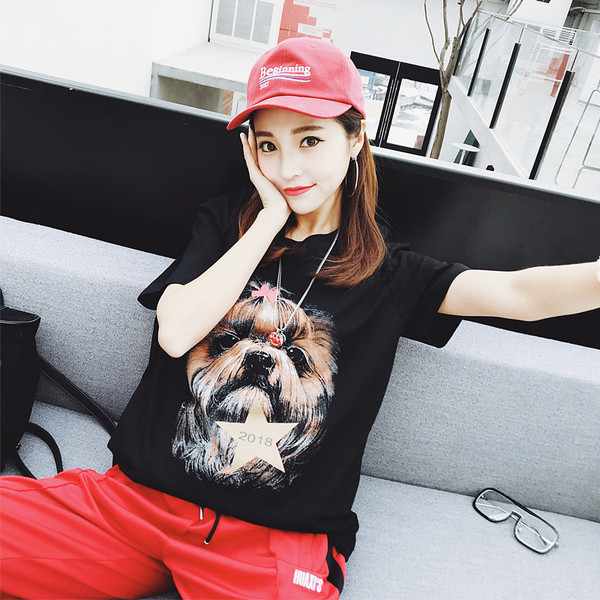 Αθλητικό γυναικείο μπλουζάκι με ενδιαφέρουσα εφαρμογή σε μαύρο χρώμα