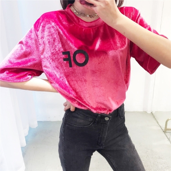 Κομψή βελούδινη γυναικεία μπλούζα με ένα φαρδύ μανίκι 3/4 σε διάφορα χρώματα