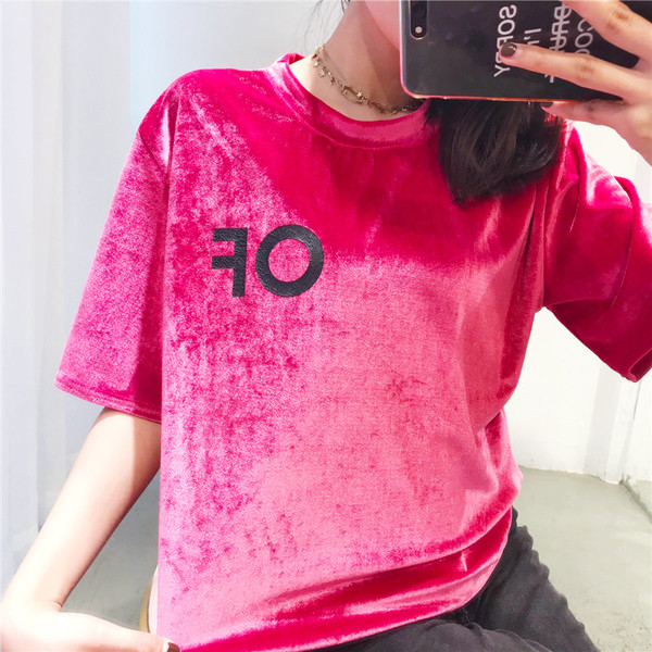 Κομψή βελούδινη γυναικεία μπλούζα με ένα φαρδύ μανίκι 3/4 σε διάφορα χρώματα