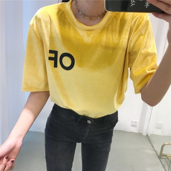 Κομψή βελούδινη γυναικεία μπλούζα με ένα φαρδύ μανίκι 3/4 σε διάφορα χρώματα