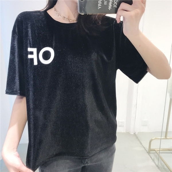 Κομψή βελούδινη γυναικεία μπλούζα με ένα φαρδύ μανίκι 3/4 σε διάφορα χρώματα