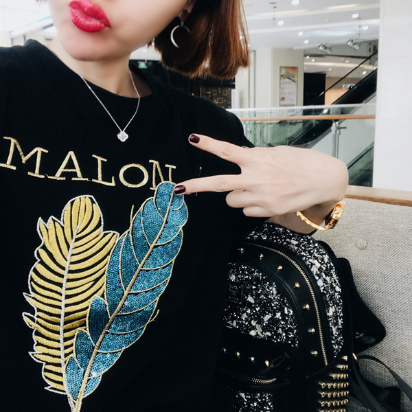 Érdekes felvitelű női póló fekete színben