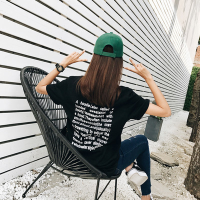 Tricou de damă sport-casual cu inscripție pe spate în alb și negru