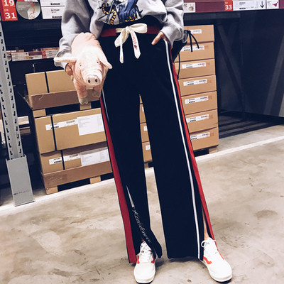 Pantaloni sport de dama, potriviti pentru utilizarea de zi cu zi intr-un model larg cu margini colorate