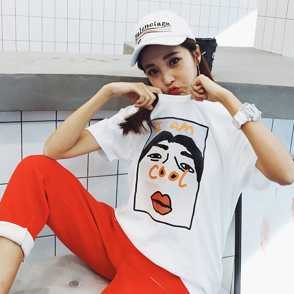 Καθημερινή γυναικεία μπλούζα με εκτύπωση και λευκή γραφή