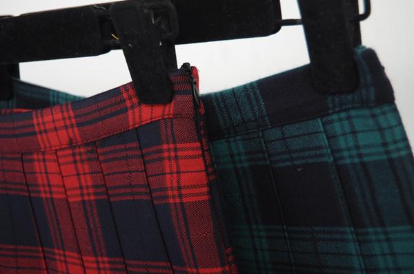 Μοντέρνα γυναικεία μικρή φούστα σε τρία χρώματα