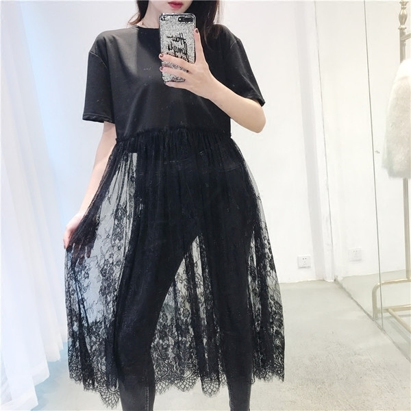 Κομψό μοντέρνο γυναικείο μπλουζοφόρεμα με δαντέλα σε άσπρο, μαύρο και γκρι χρώμα