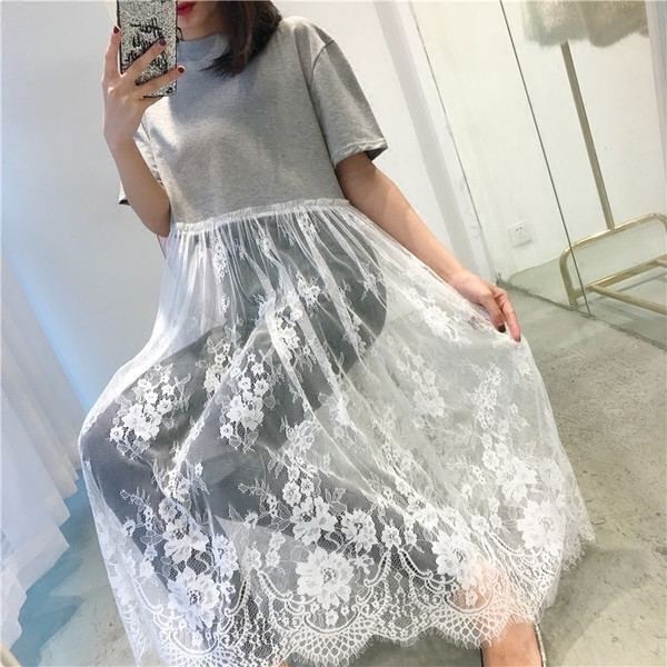 Κομψό μοντέρνο γυναικείο μπλουζοφόρεμα με δαντέλα σε άσπρο, μαύρο και γκρι χρώμα