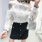 Bluza eleganta de dama cu umeri transparente si motive florale in trei culori